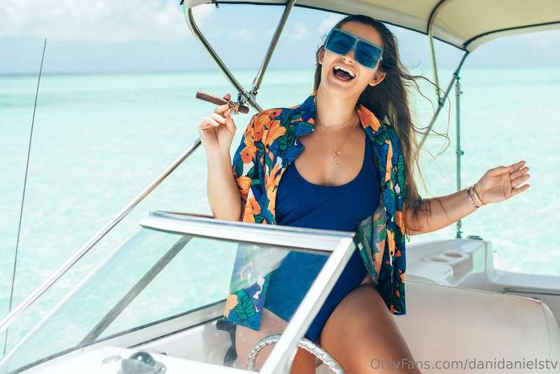 Have a cigar with me here @akaDaniDaniels
