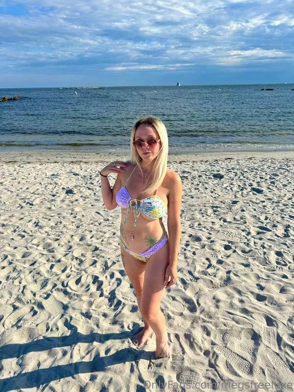 want to have a beach day with me? 🥵