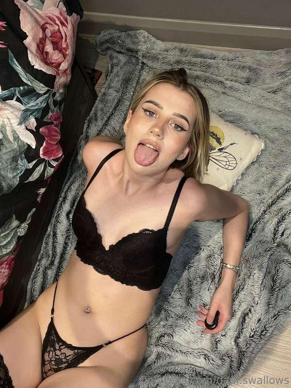 waiting for ur cum daddy 🥵