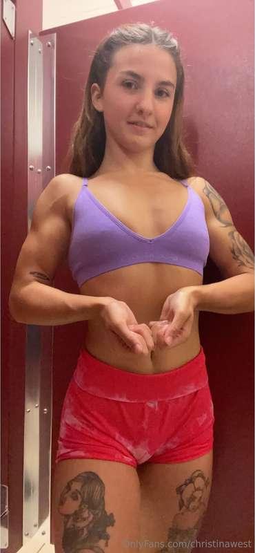 do you like strong girls?😋