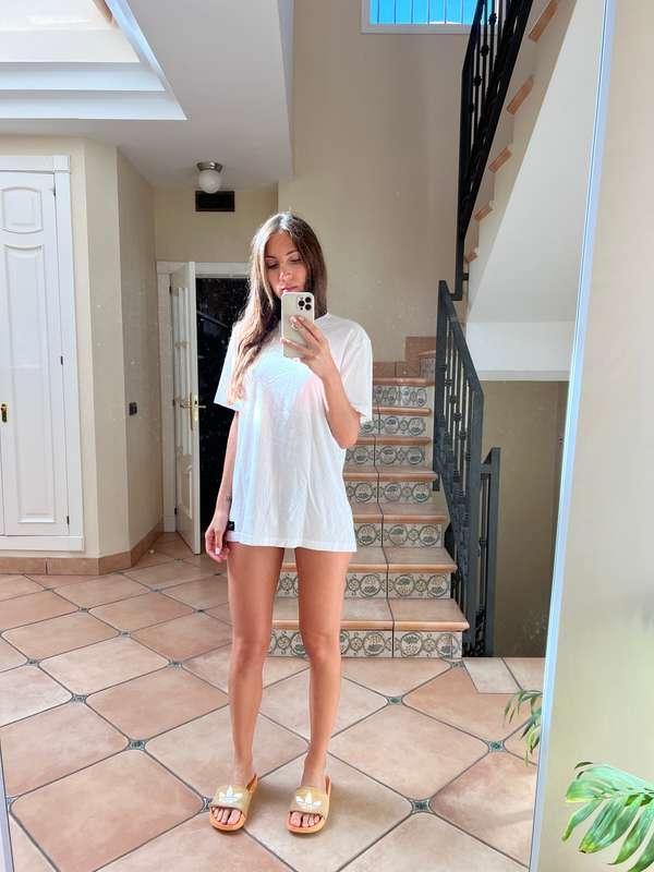 Slide to watch my boobs 😎