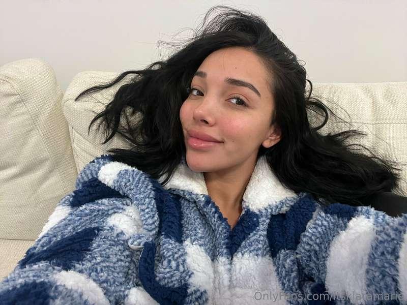 Bare skin, full confidence still beautiful 😘