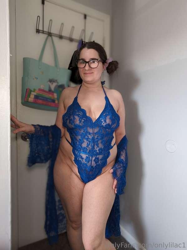 showing off my new lingerie. Also trying out princess Leia b..