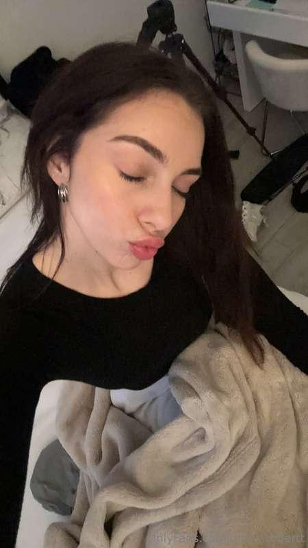 kissy face