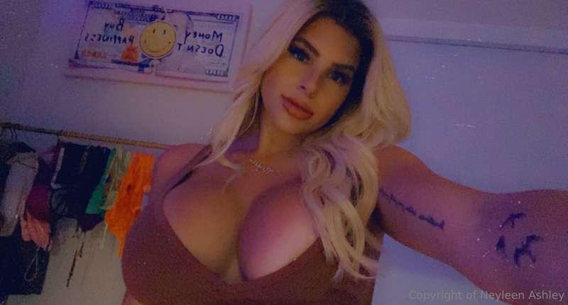 neyleenashley main image