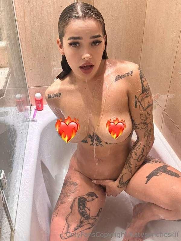 Me gustaria q el agua no fuera lo unico q resbalase sobre mi..