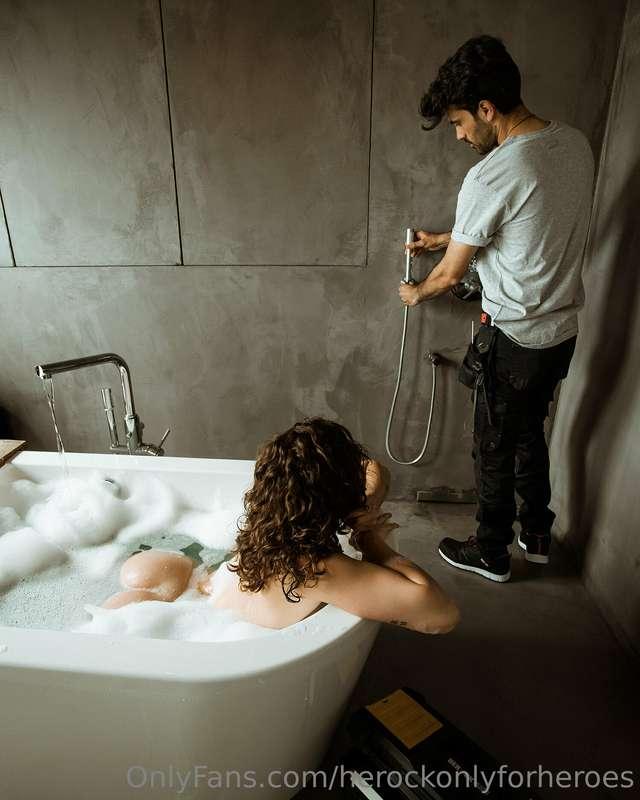 💦Dripping wet.. Can you dry me off?  #herock #workwear #hero..