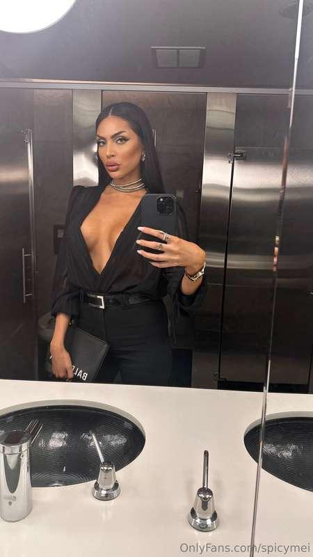 Happy Wednesday 🖤