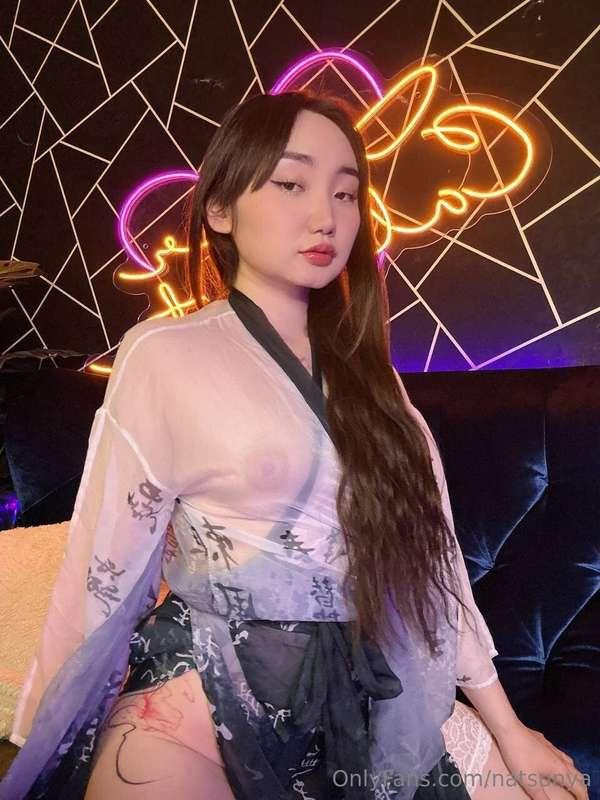 This is the thin version of kimono I wore over my clothes al..