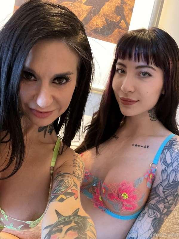 I miss @joannaangel We have so much fun on set.  I'll have t..