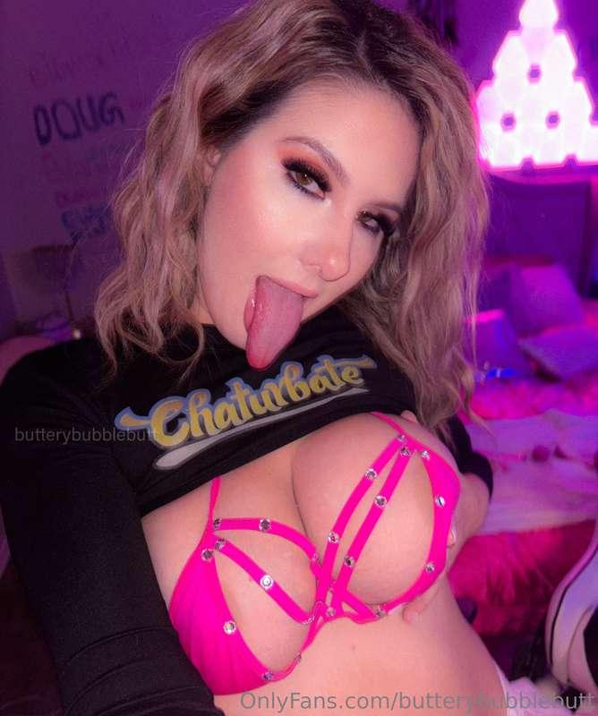 my tik tok need 1000 followers and I’ll be able to go live d..