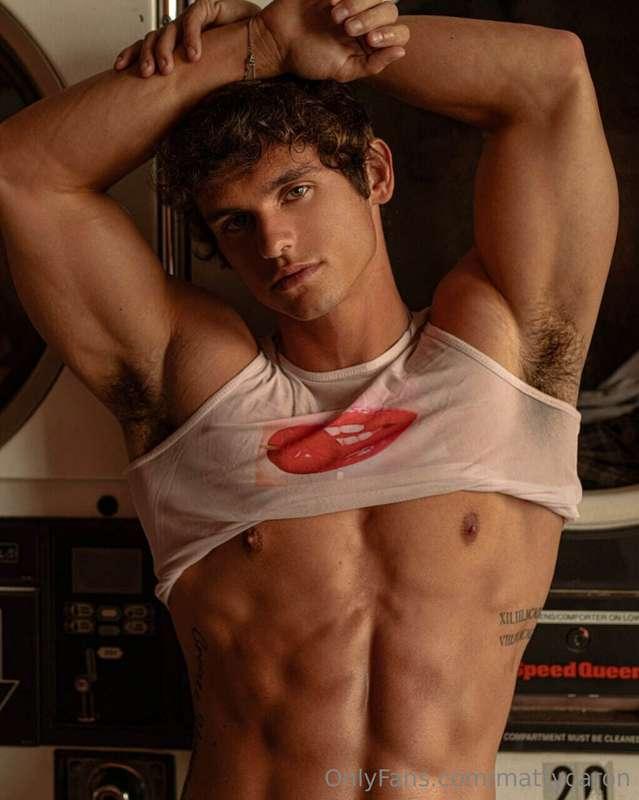 Pose