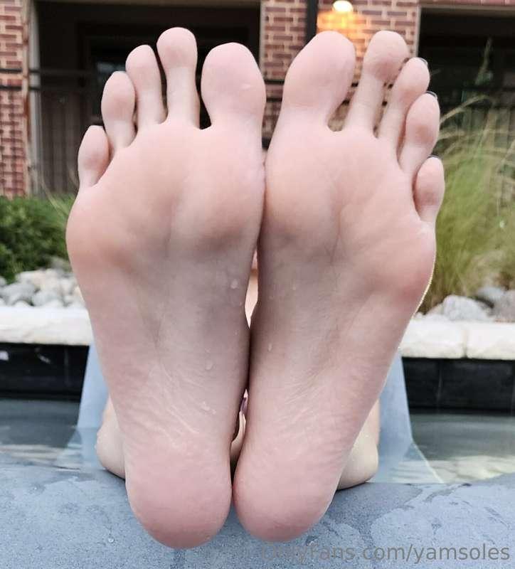 Would you stare if you saw my perfect big feet at the pool?