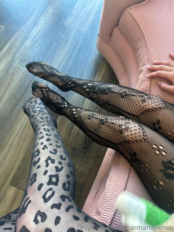 Who's tights you snapping first? 😘