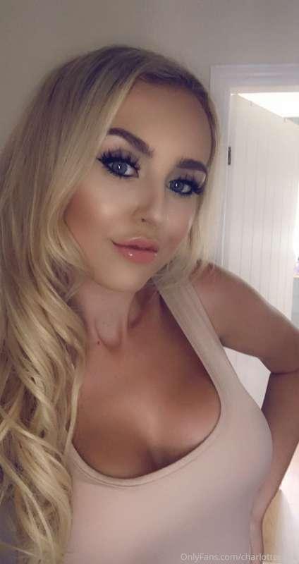 The blonde who is always having the most fun 🤪