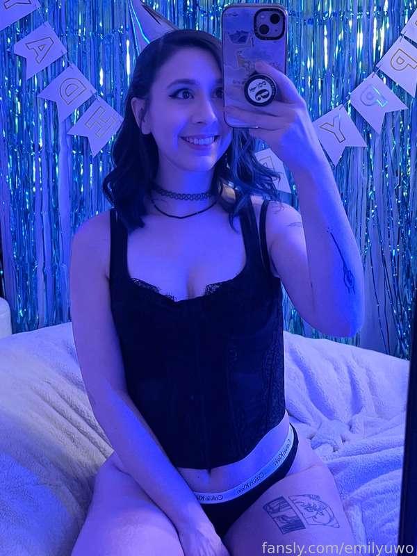 emilyuwo image #13