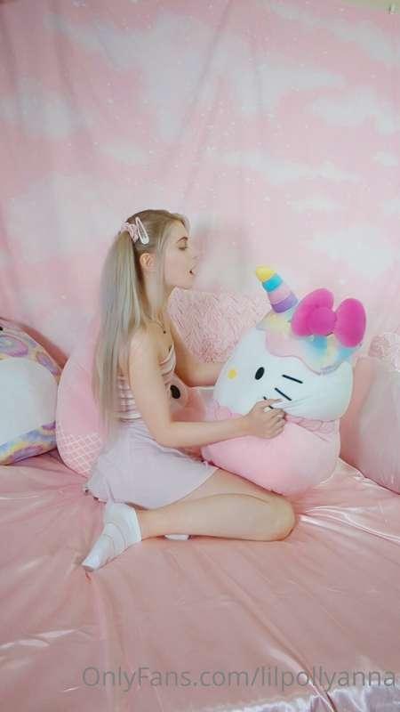 Playing with hello kitty🙈 Tip me $10 and I'll send you a vid..