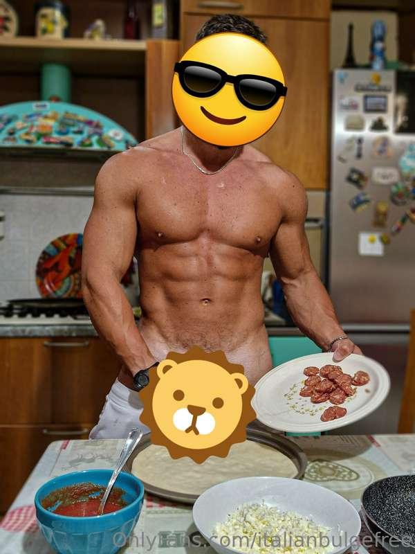 Pizza with salame for you😏🔞

Make sure to follow my VIP prof..