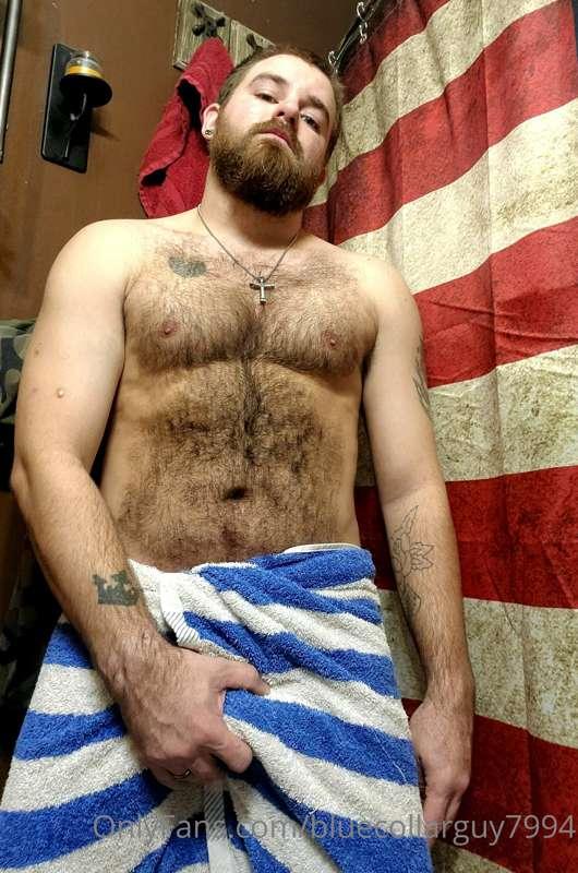 Fresh out of the shower and ready for a good blowjob!! 😜