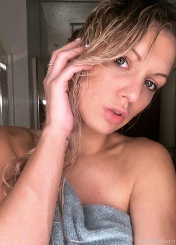 Thirsty Thursday! Send me a $10 tip and get a squirt video t..