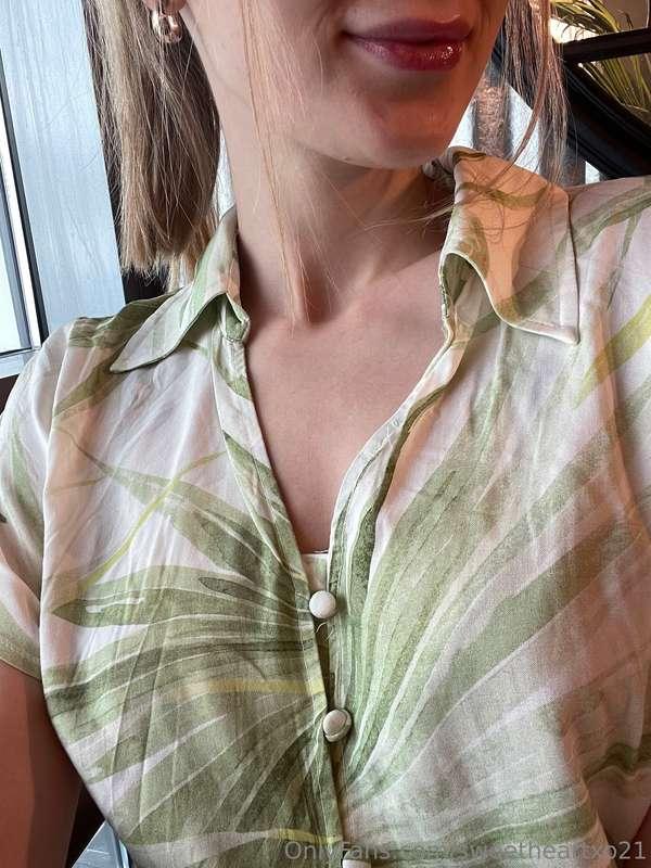 Went to a Café today in a new dress I got 🍃 hope you like th..