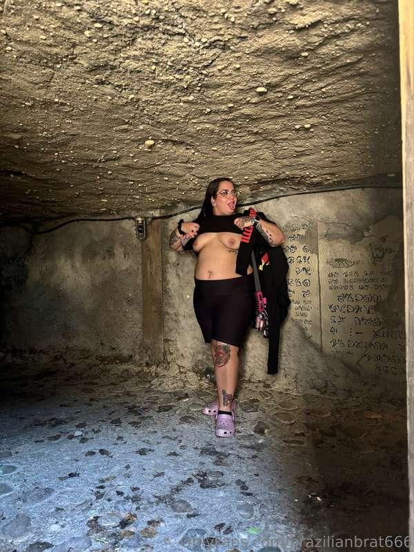 I went to the zoo today, had to show my tits 🤗