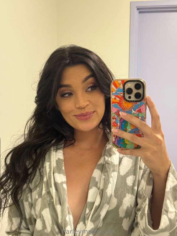 little BTS from my Playboy shoot today 🐰🖤