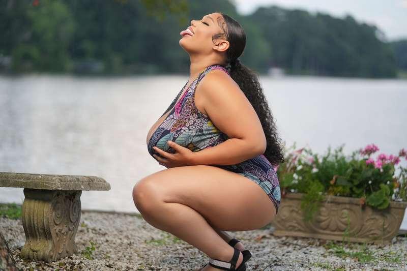 When you done fucking me you can nut right here. 🍒
