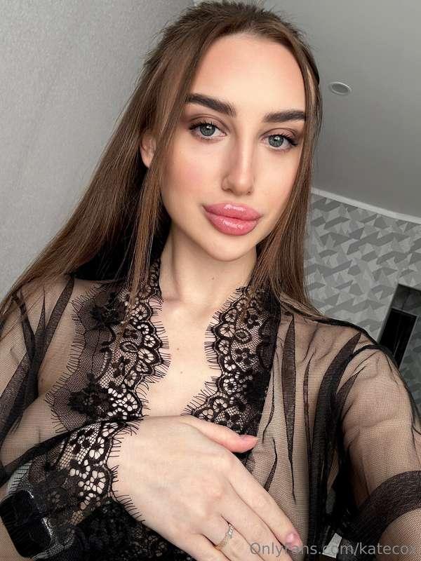Does a girl have to wear a bra?😏