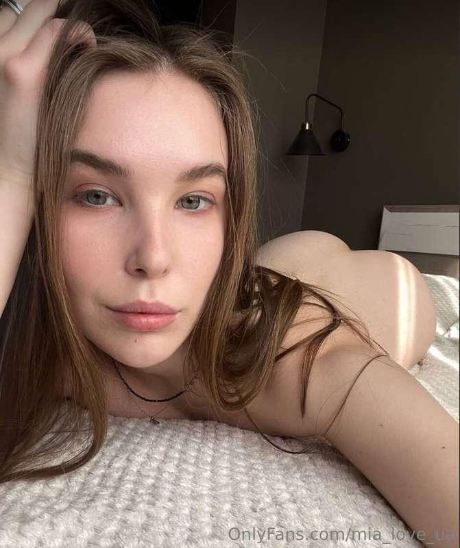 Radiant bombshell @karina_dun is pure magic! ✨ Her hypnotic ..