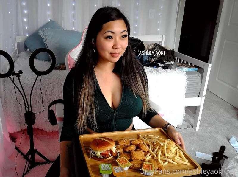 Come hang out with me on Twitch!!

Twitch.tv/AshleyAokiTV