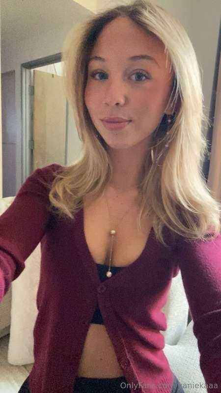 LIVE TONIGHT! I am going live on here on OF tonight at 6pm M..