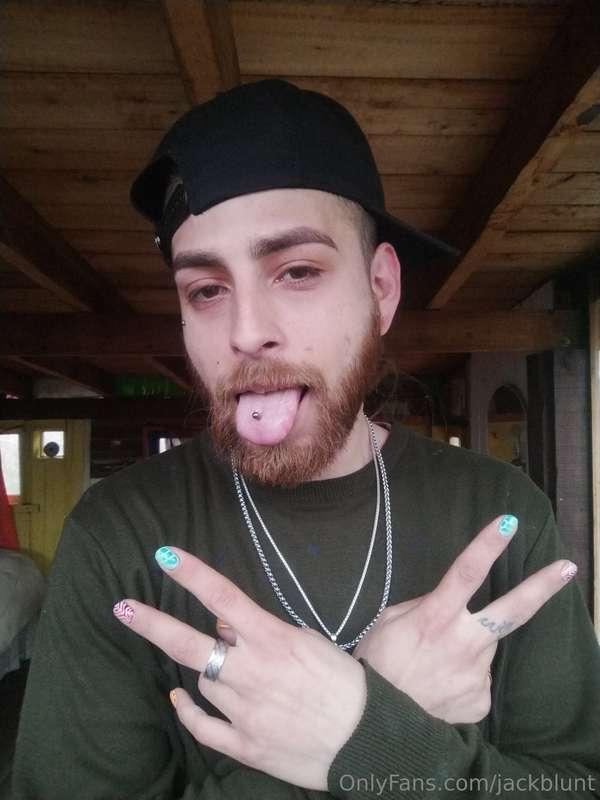 It's my birthday today 🎂 🥳, celebrate it with me ❤️💚😍