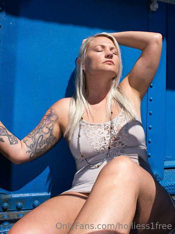 holliess1free image #3
