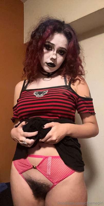 Your Hairy Goth Girl 😘🖤