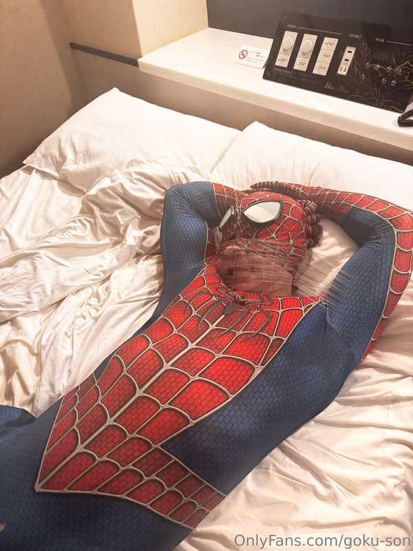 スパイダーマンコスで金的されてクソ興奮した