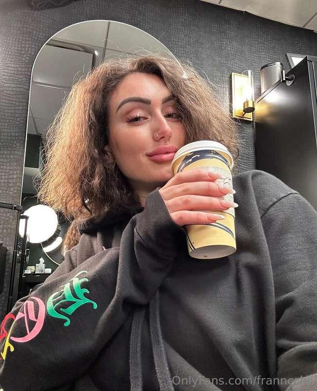 never get between a girl and her coffee 😈 
