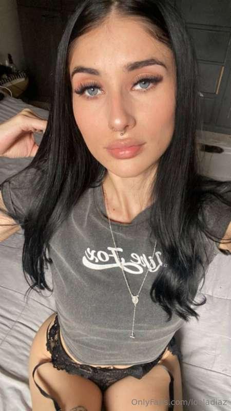 Holi :$ los espero en @diazlola :$🖤🥀