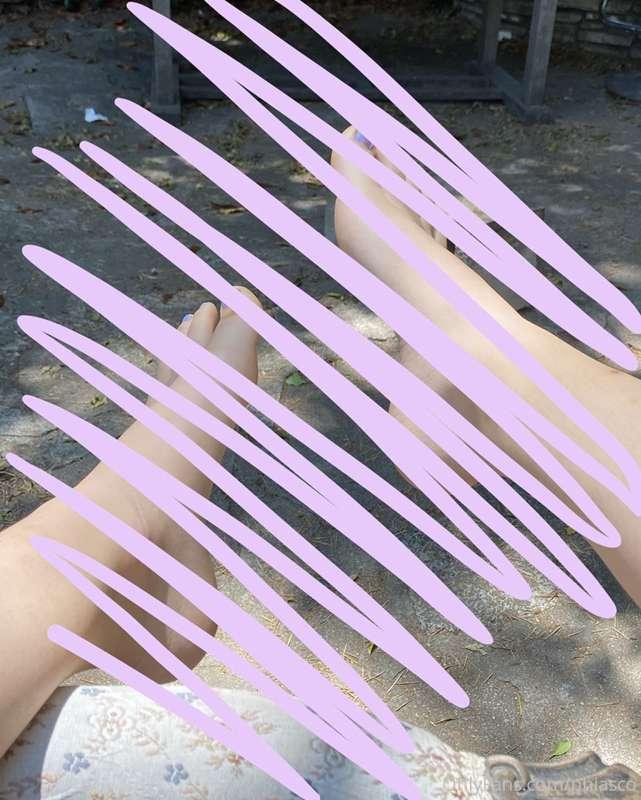 Dm me FEET to see all my foot content 😜
