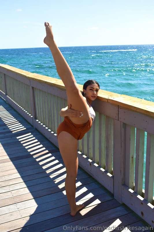 🦂 The scorpion pose is a really great stretch to work into a..