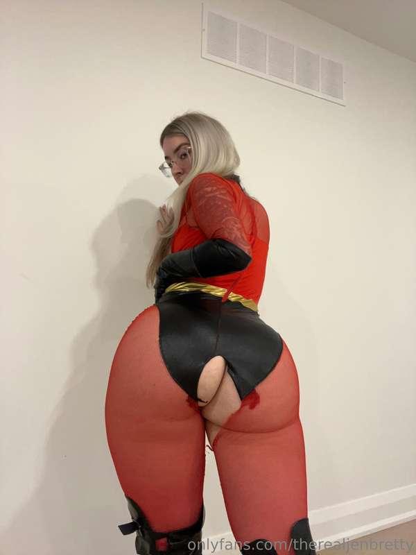 Oops…… I ripped my suit 👀 I can’t wait for you to see the fu..