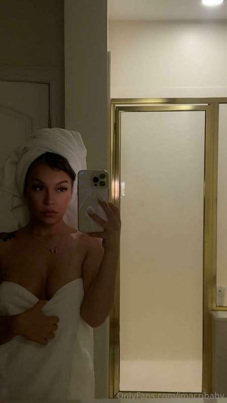 should i drop the towel and let u see? 😜