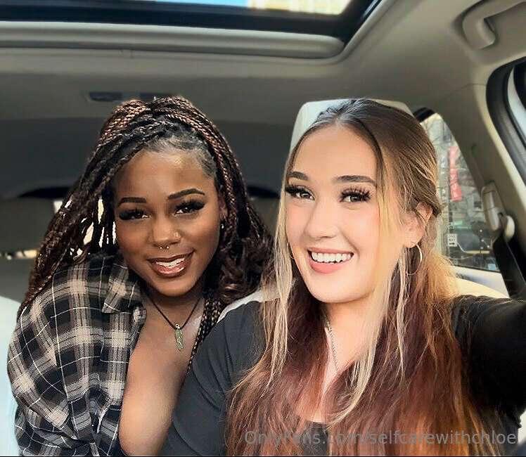 Love spending time with my besti @asmrwithnaomi 😍❤️ Who is e..
