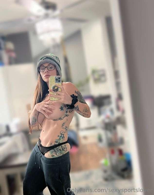 My fully uncensored timeline no PPV pics and videos posted e..
