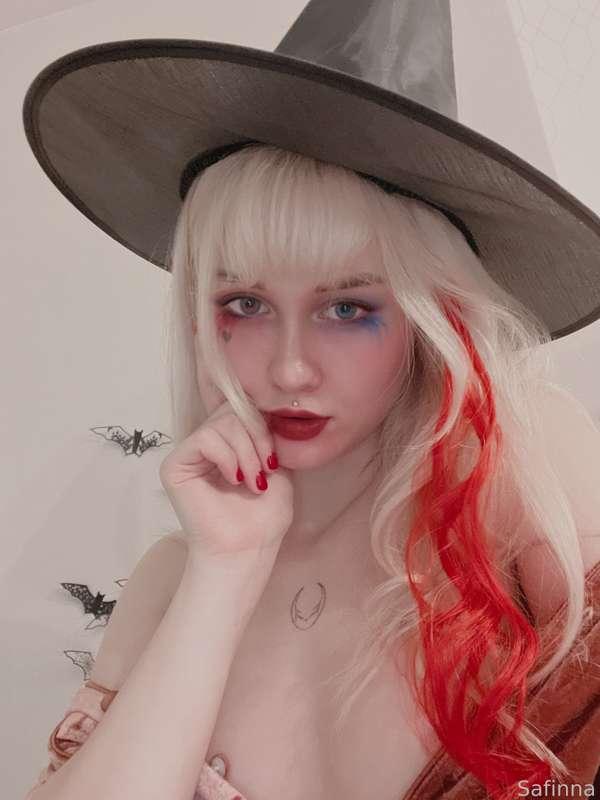 Cause I think I can text anything, like random text for any pic and no one will notice this =D 


𓆩♡𓆪 #blonde #cosplay #fyp #selfie #tattoo #teen 𓆩♡𓆪