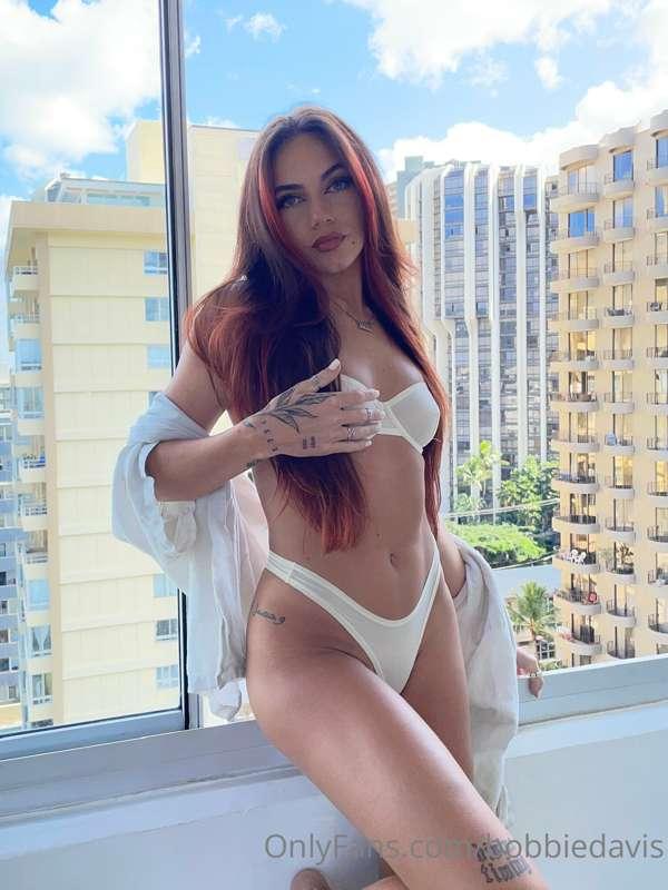 feelin myself 🤍 DM me if u wanna see me take it all off 😏