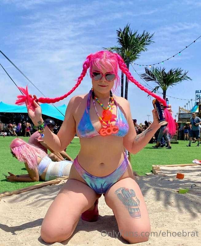 who wants to go to the beach? 🤪 @jadeisabel