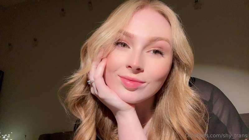 New hair … also new photo set incoming ⚠️ 💦 😈 