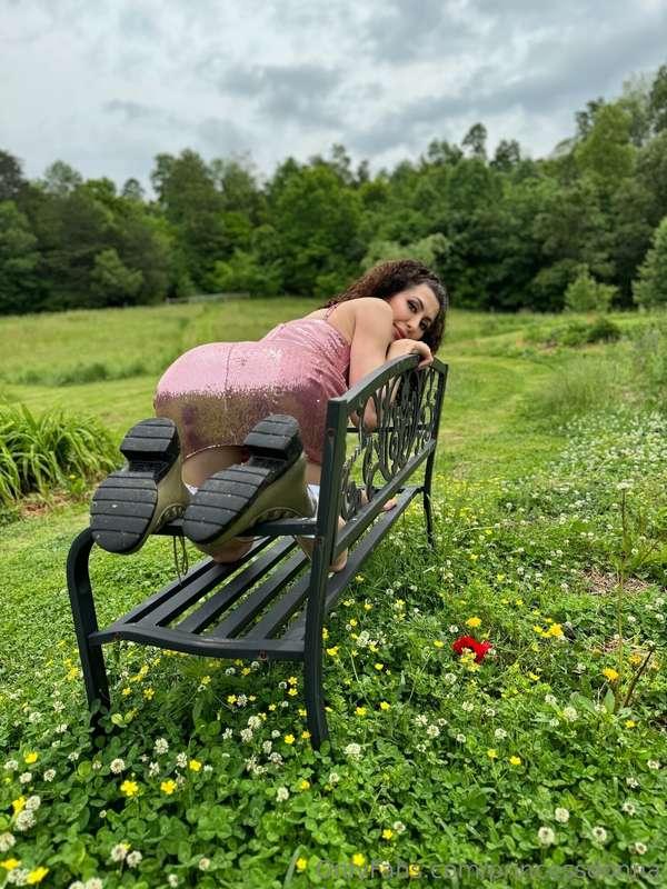 Would you like to fuck outdoor?🙈😈