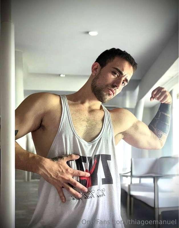 Ripped and horny ✨ 23 years old 🤭 up or down 🍆🍑I love sharin..